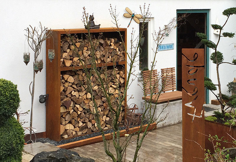 LIGUNA Holzlager Cortenstahl mit Regalboden