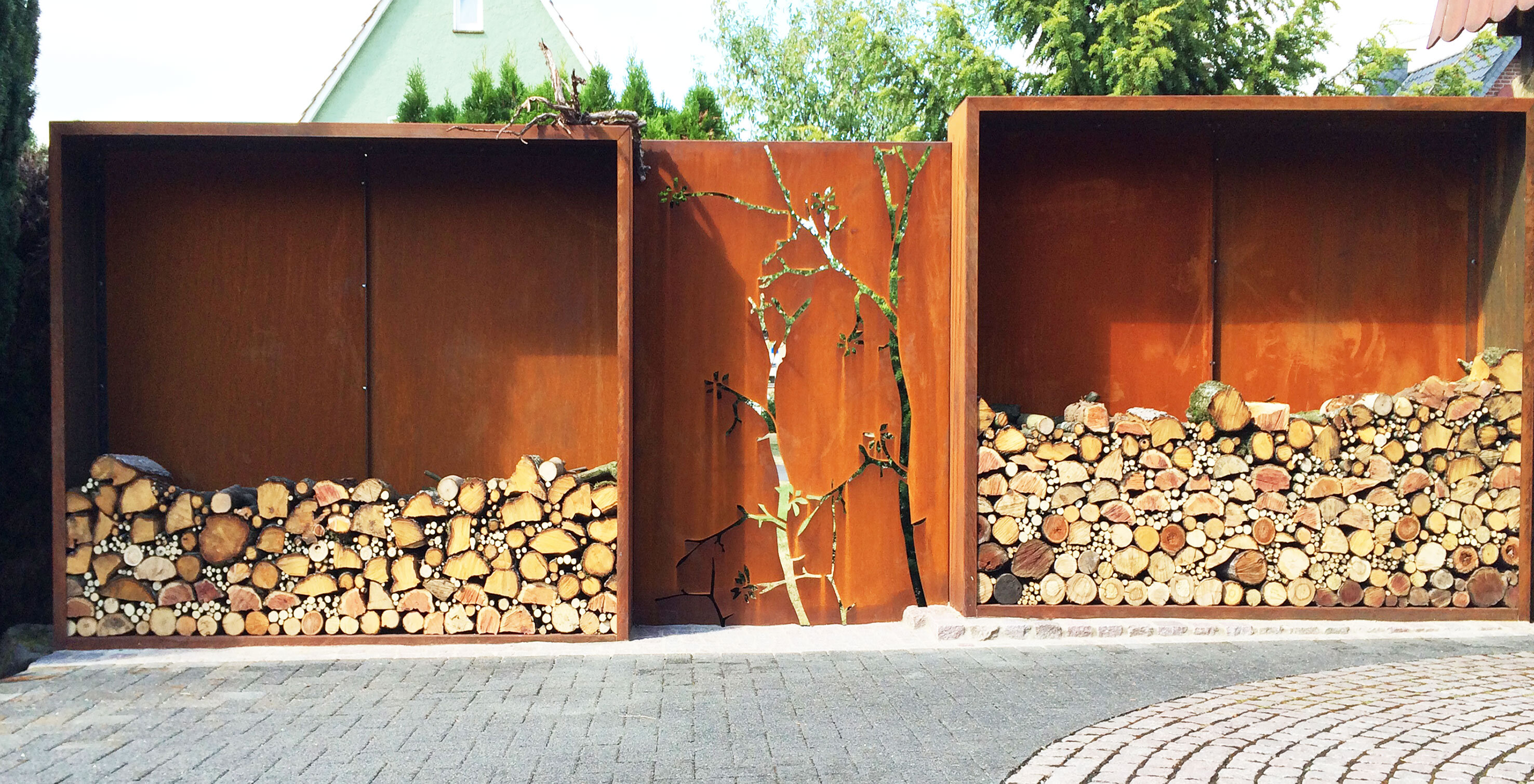 Holzlager Aus Metall